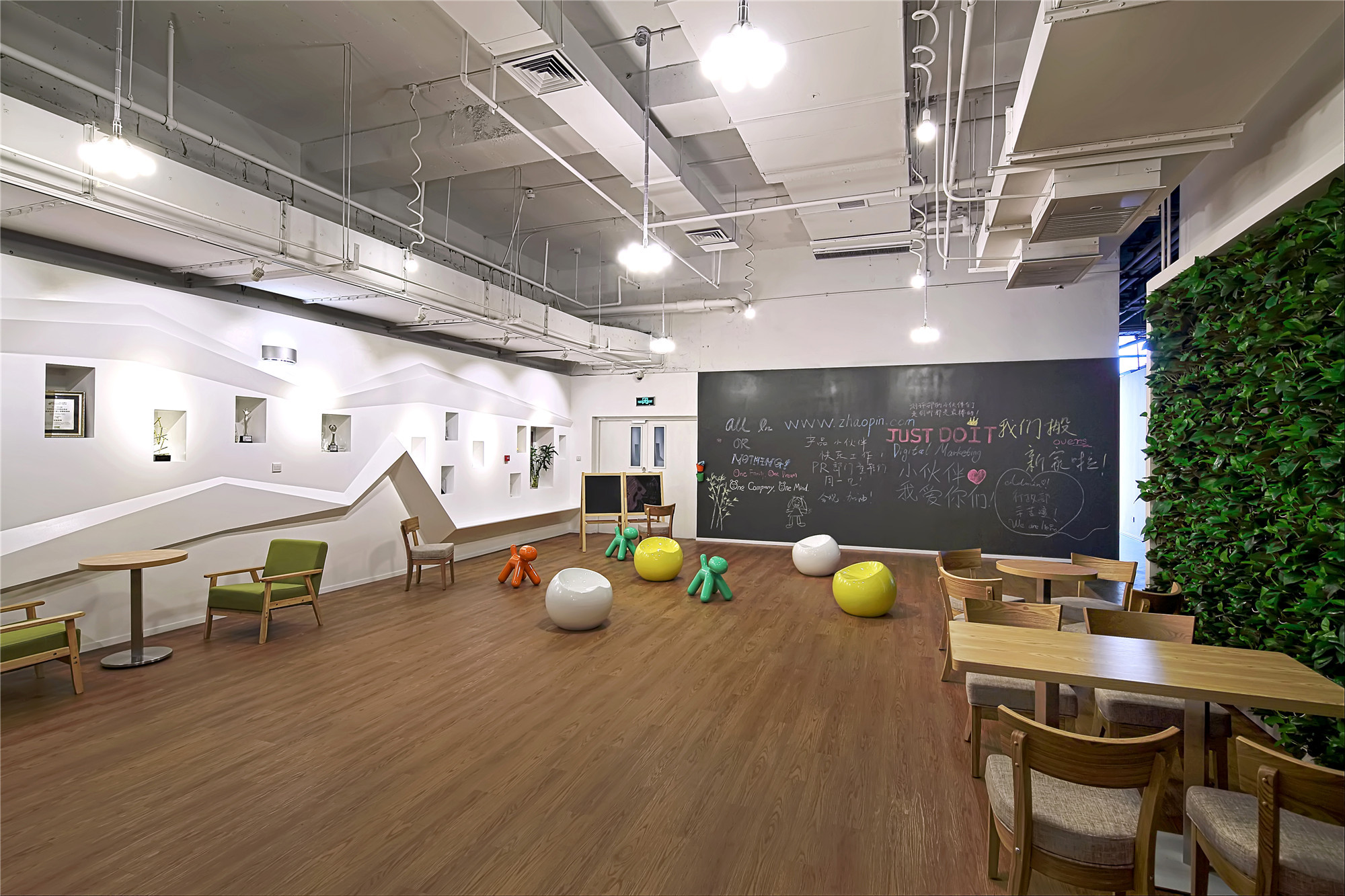 現(xiàn)代時尚辦公室裝修設(shè)計效果圖-第2張圖片-上海古都建筑設(shè)計集團(tuán) 現(xiàn)代時尚辦公室裝修設(shè)計效果圖-第2張圖片-上海古都建筑設(shè)計集團(tuán)